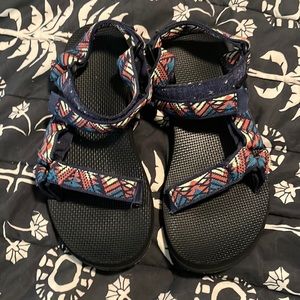 Tevas size 7